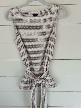 Ann Taylor Off White Top With Blk Stitching and Belt. Cotton/Poly Blend Sz Med.